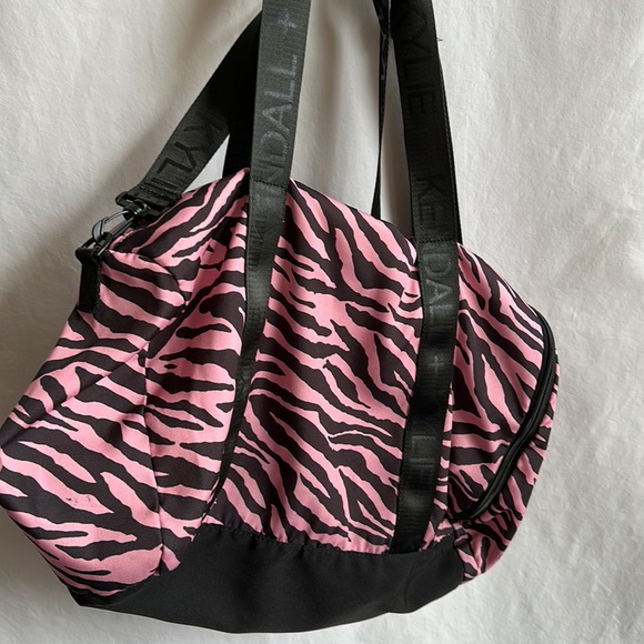 Kendall + Kylie pink and black zebra print duffel / weekend bag - Picture 1 of 4